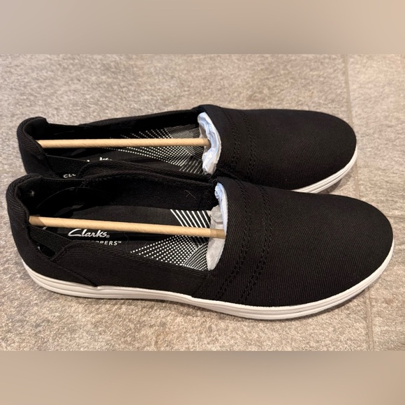 CLARKS - NWT - Cloudsteppers Black Slip-On Shoes Sneakers - Picture 12 of 12